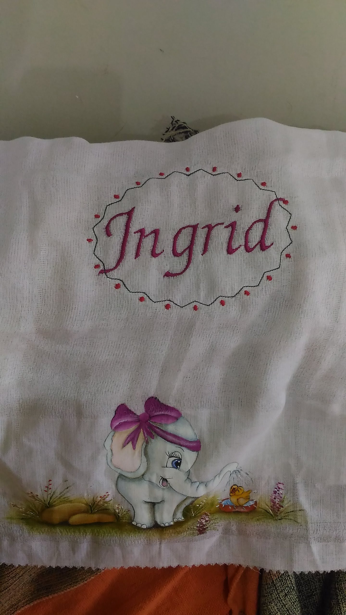 Fralda bordada — Ingrid