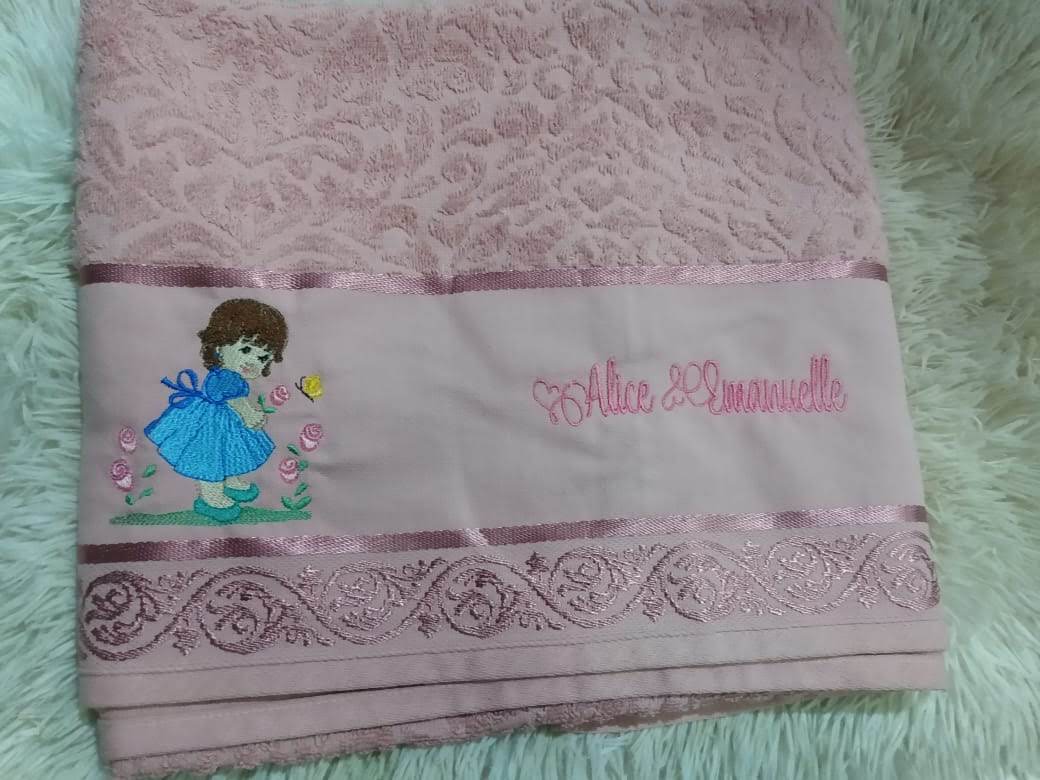 Toalha bordada — Alice & Emanuelle