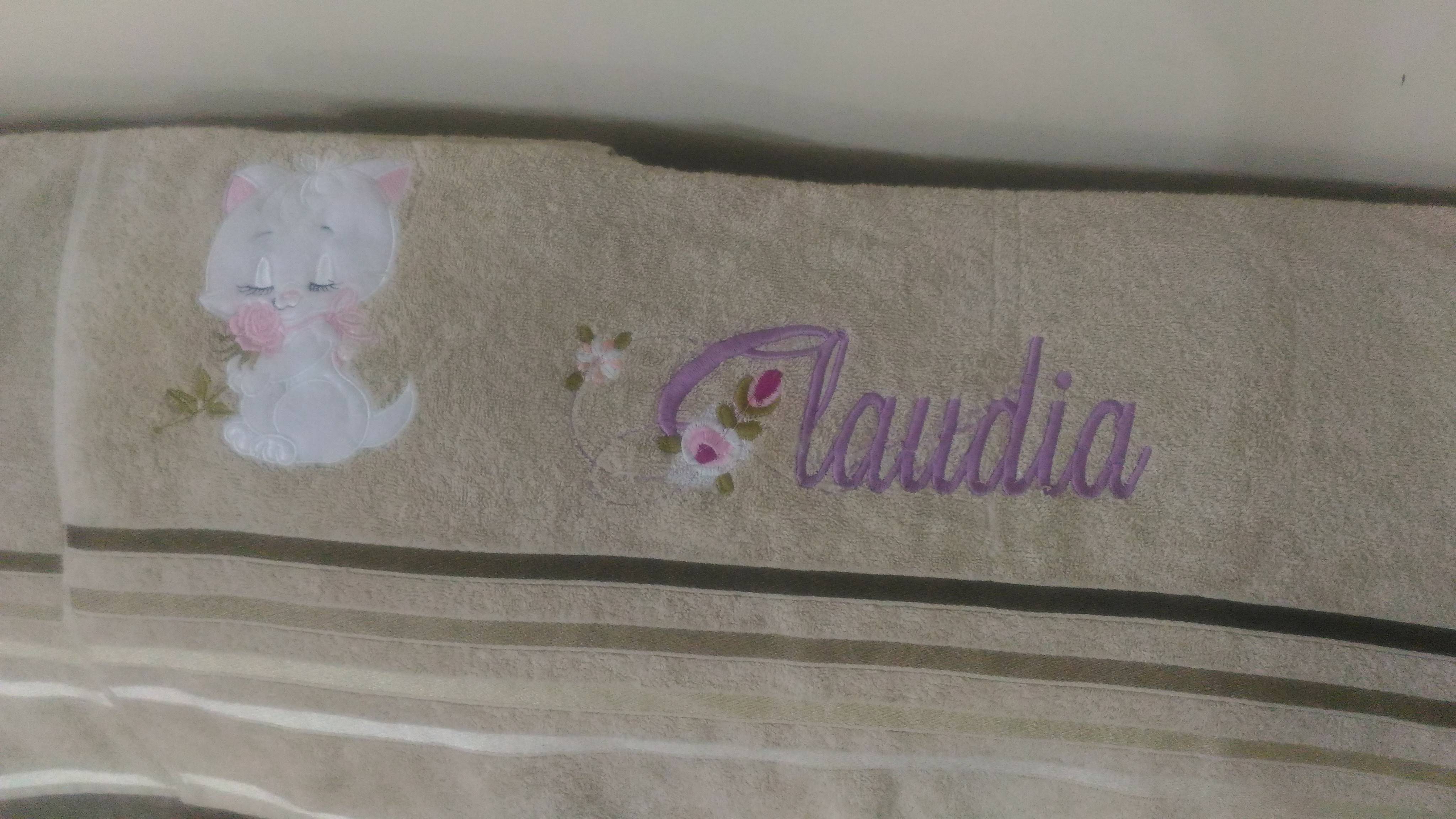 Toalha bordada — Claudia