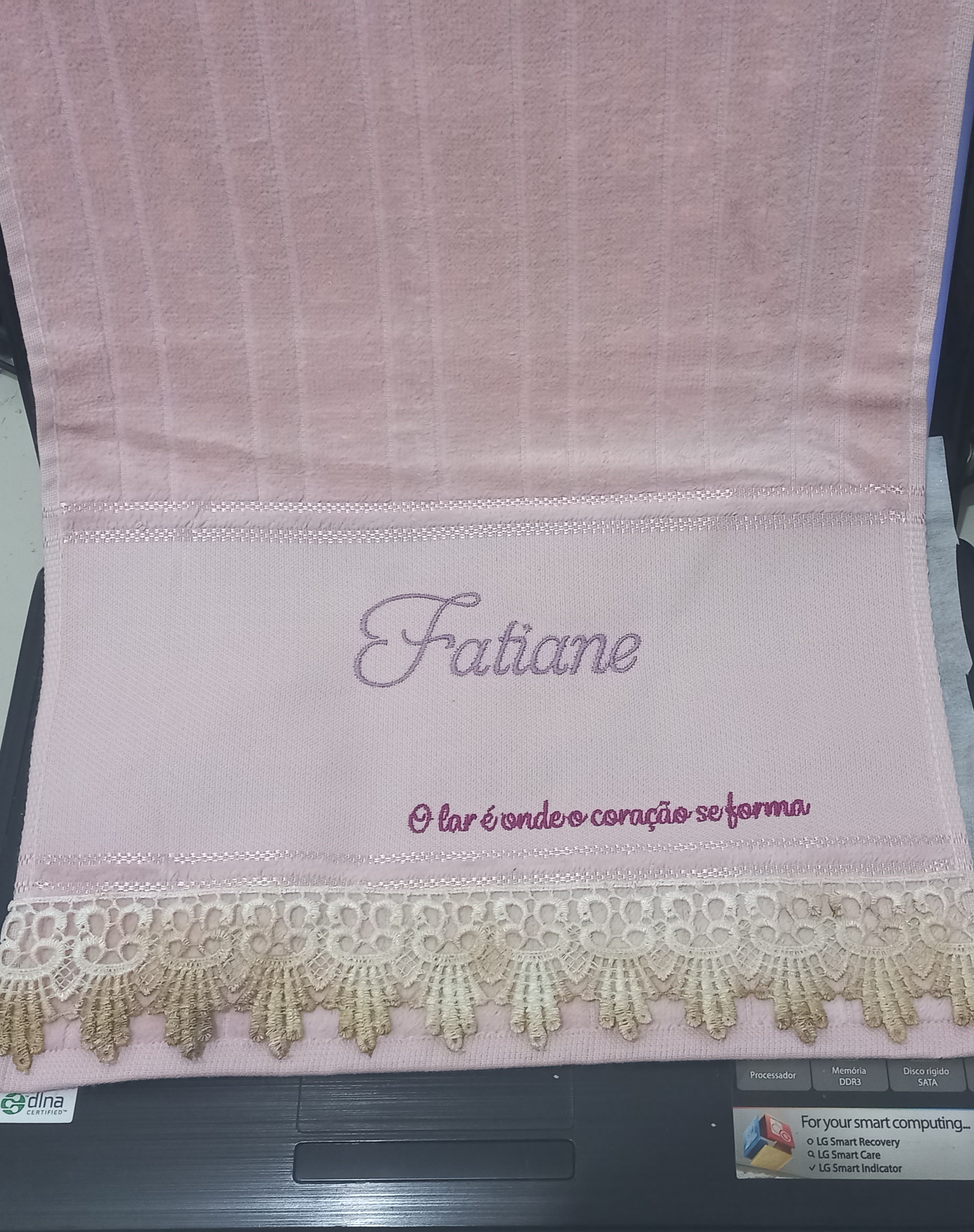 Toalha bordada — Fatiane