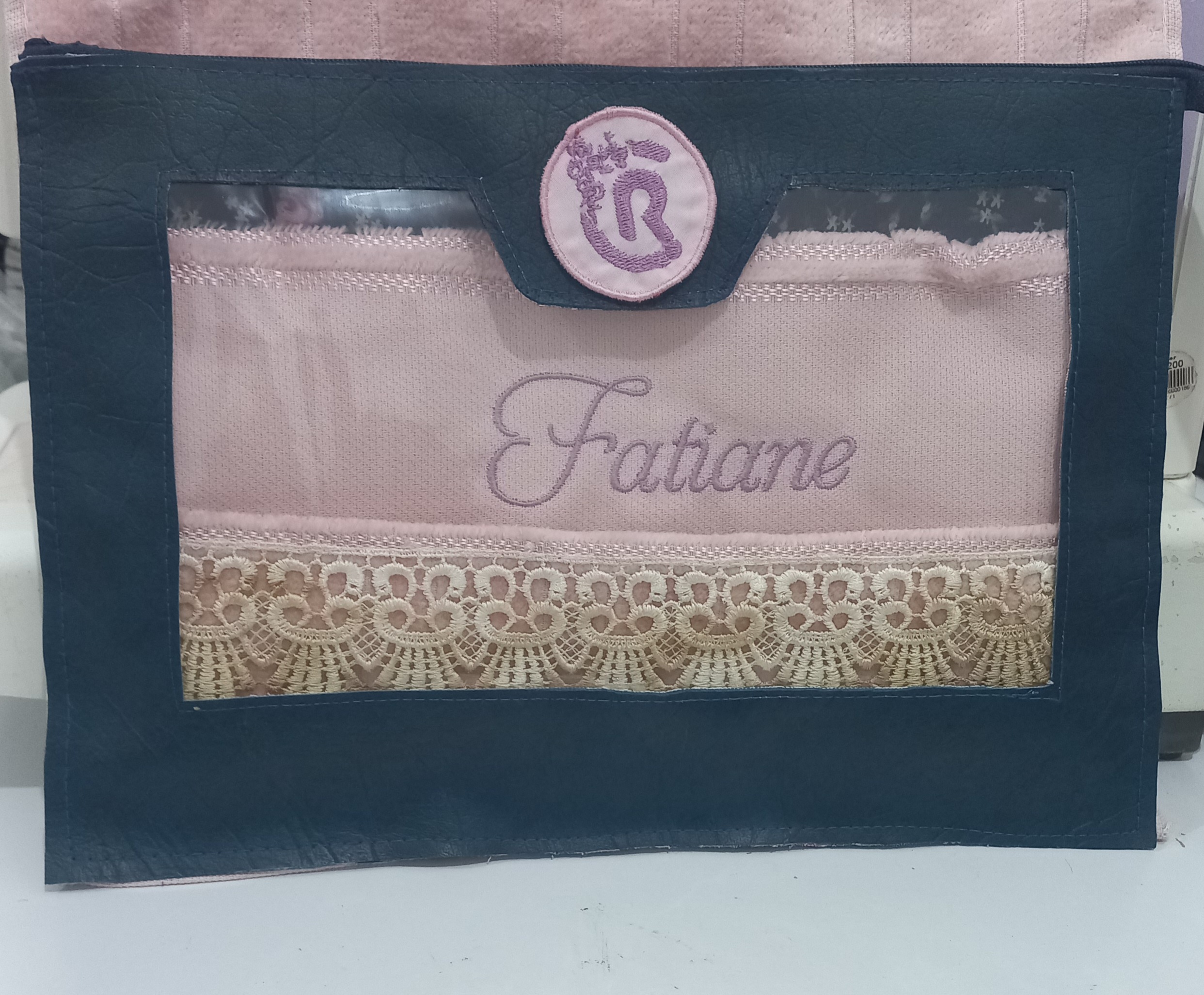 Toalha bordada — Fatiane