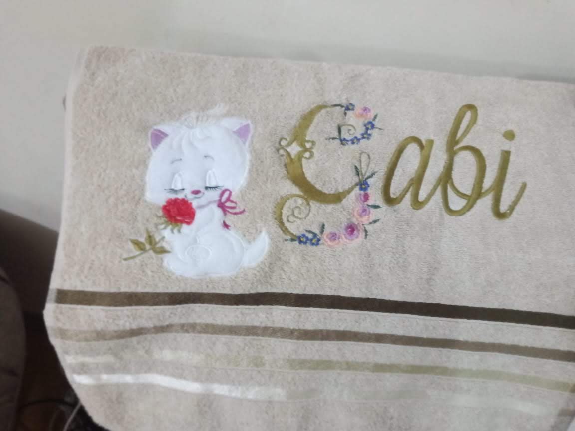 Toalha bordada — Gabi