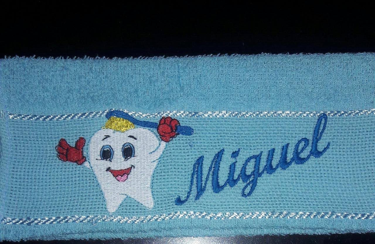 Toalha bordada — Miguel